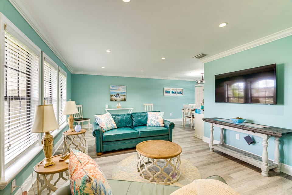 Family Fun in Cape Coral! Colorful Home w/ Dock House in Cape Coral