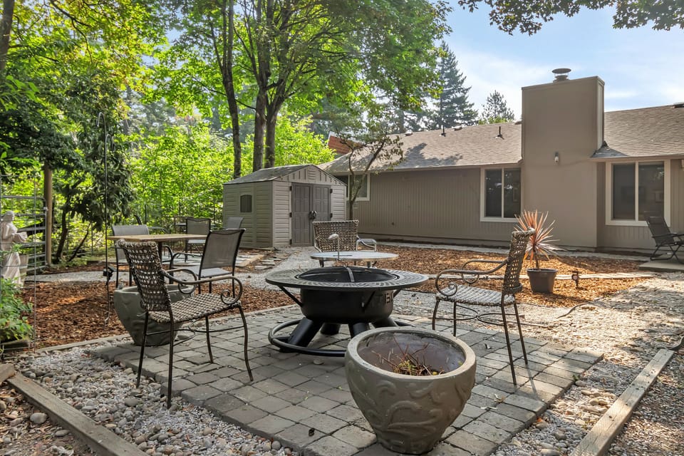 Peace & Serenity in Gresham! Sleek Home w/ Yard House in Gresham