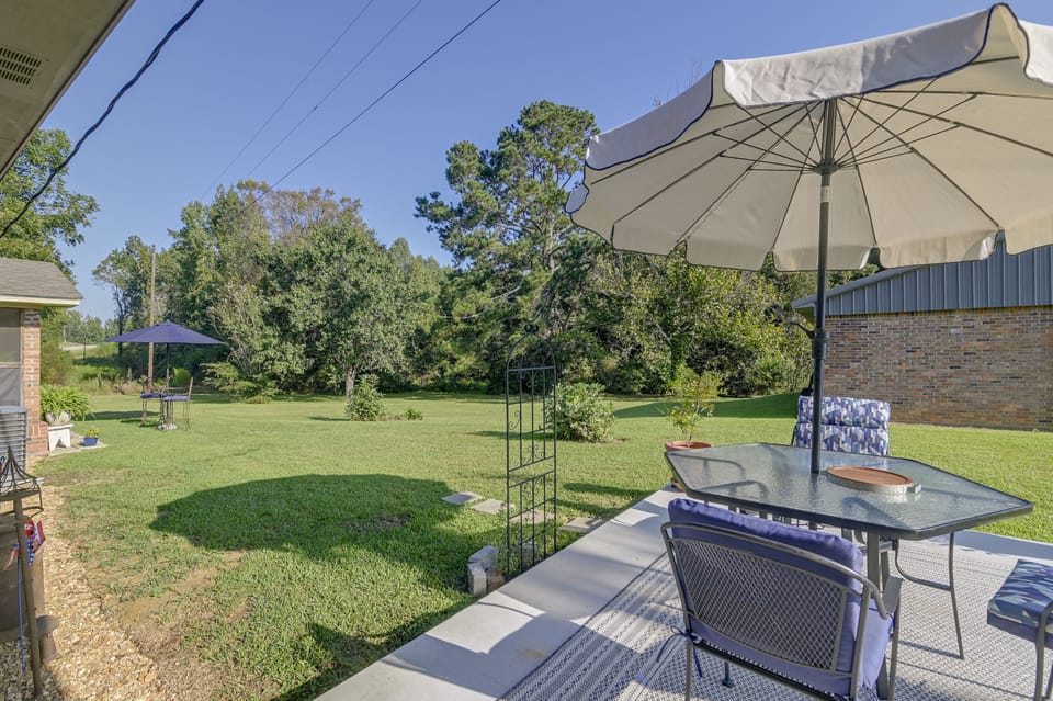 Noxapater Fall Retreat for Hunting & MSU Games House in Mississippi