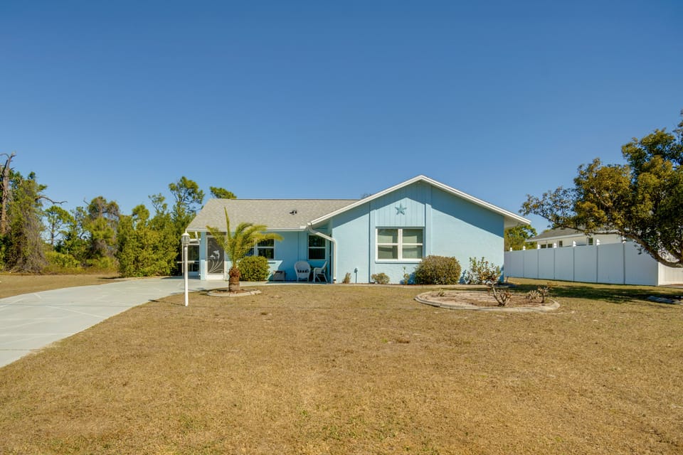 Beach Days & Poolside Fun! Englewood Home w/ Yard House in Rotonda West