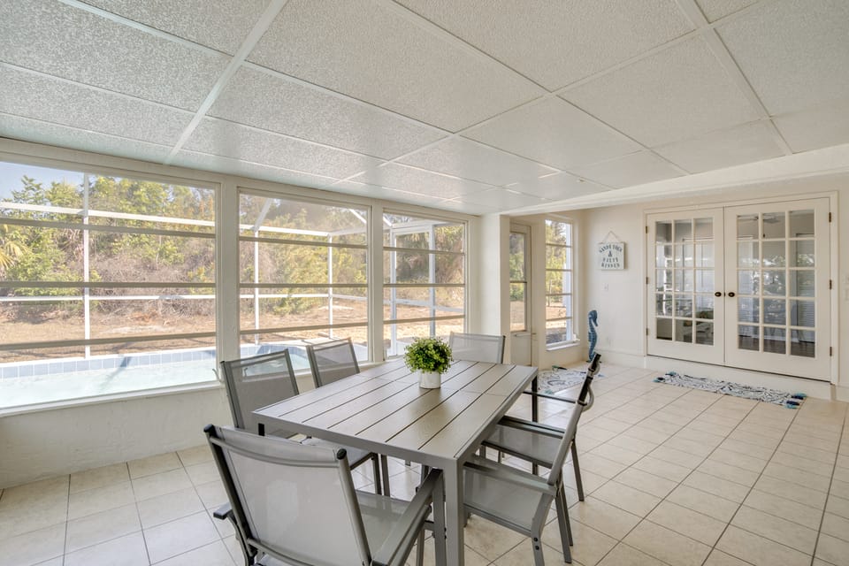 Beach Days & Poolside Fun! Englewood Home w/ Yard House in Rotonda West