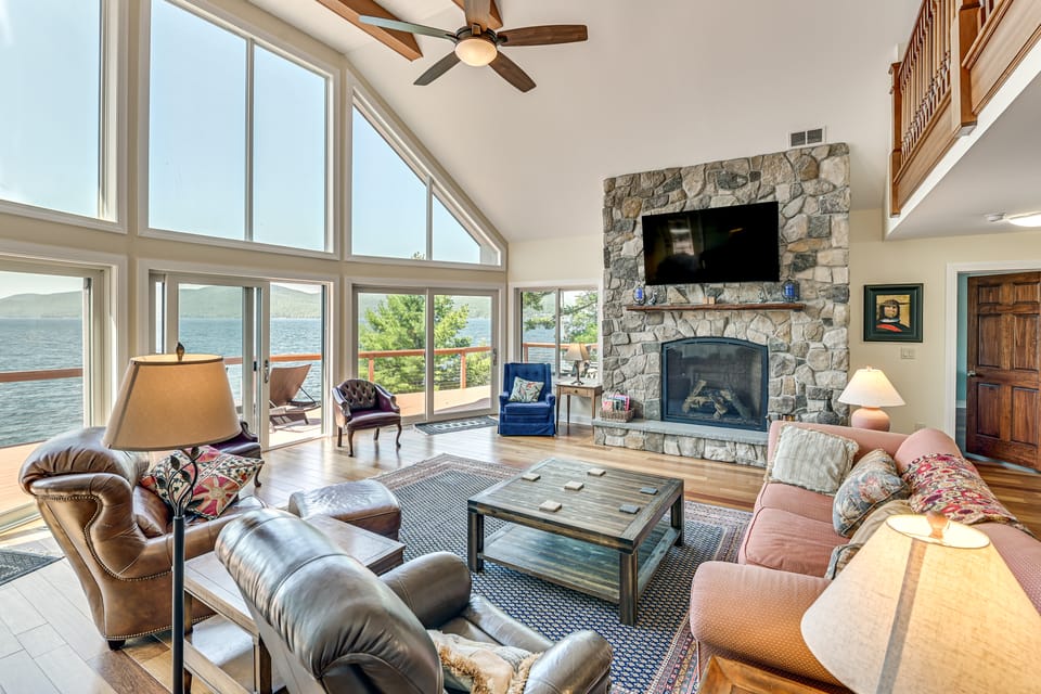Year-Round Fun in Putnam Station: Lakefront Home! House in Lake George