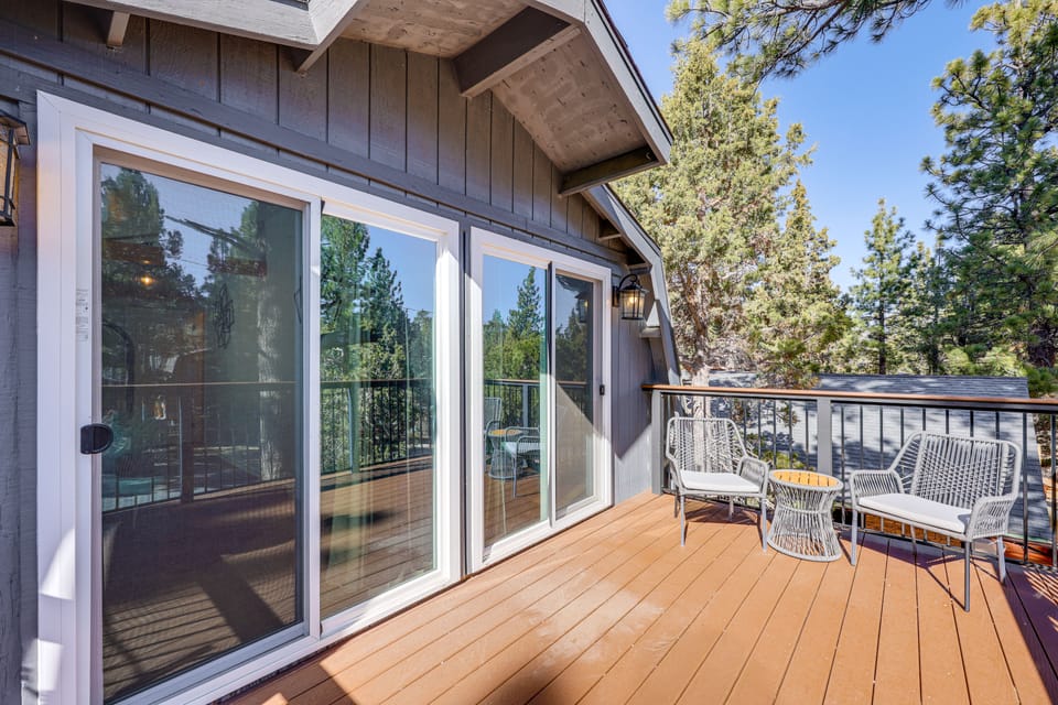 5 Mi to Lake & Skiing! All-Season Big Bear Base House in Southern California