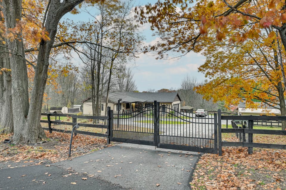 Beautiful & Unique Farmhouse 15 Mi to Saratoga House in Capital District, NY, USA