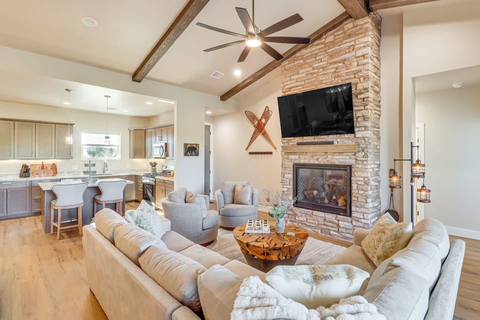 Show Low Home w/ Deck: Near Lake & Trails! House in Show Low