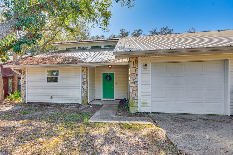 Cottage Vibes in Shalimar! Pet-Friendly Townhome Apartment in Lake Lorraine