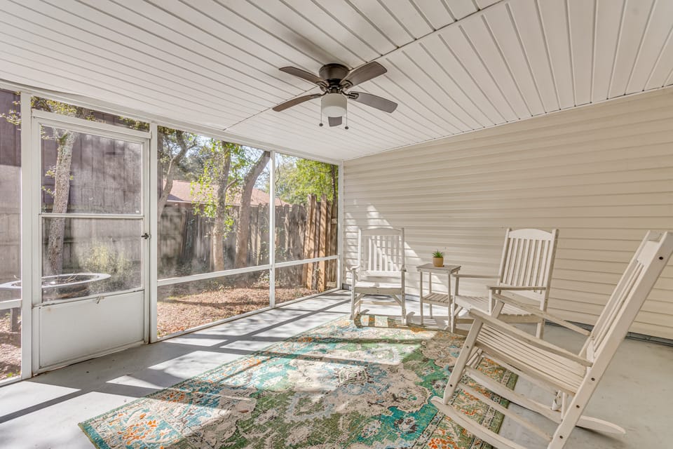 Cottage Vibes in Shalimar! Pet-Friendly Townhome Apartment in Lake Lorraine