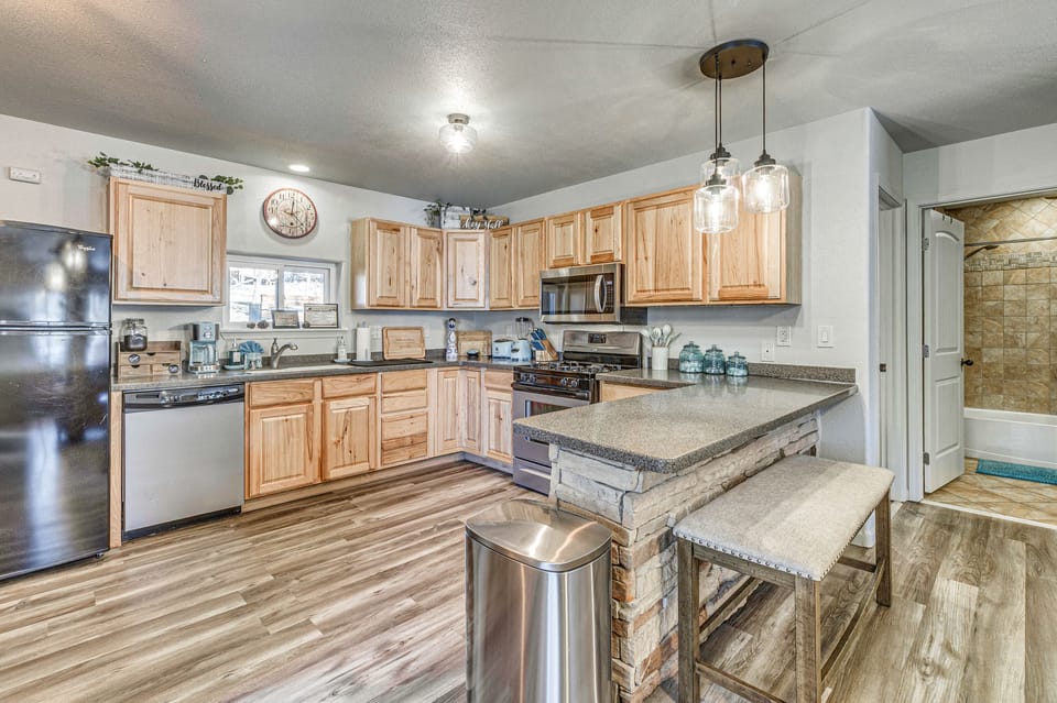 Near Hiking Trail! All-Season Ruidoso Getaway House in Ruidoso