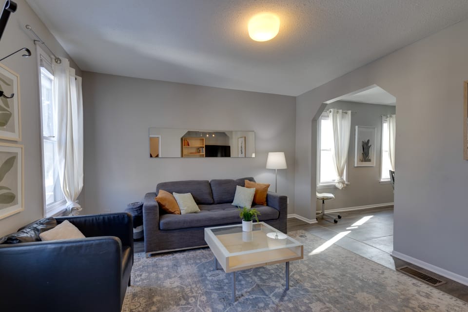 2 Mi to Downtown Minneapolis! Convenient Apt Apartment in Minneapolis