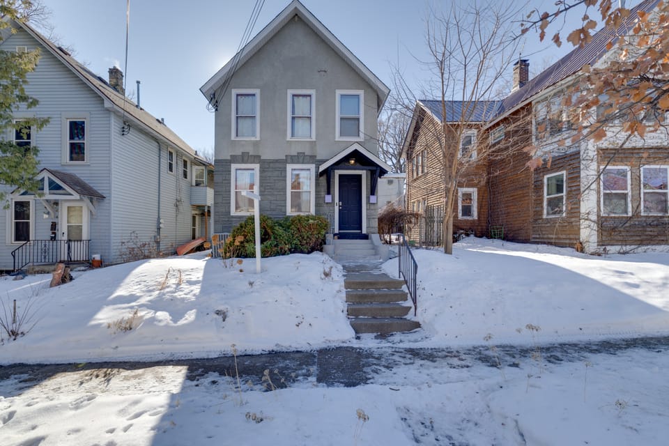 2 Mi to Downtown Minneapolis! Convenient Apt Apartment in Minneapolis