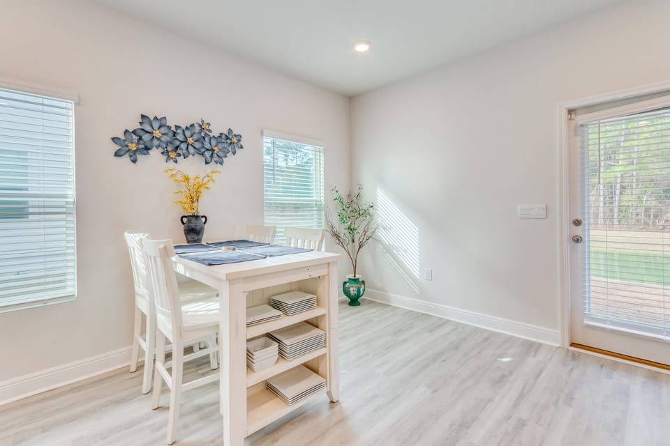 Nurse-Ready Rental 2 Mi to UWF Campus & Hospital! Apartment in Alabama