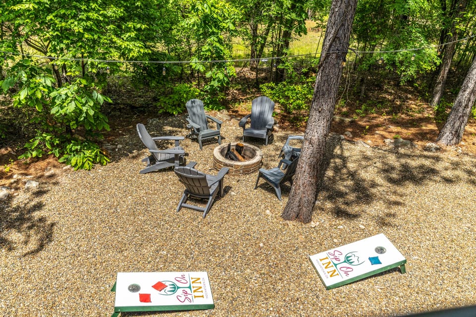 ‘Sip on Inn’ Sips, Soaks & Fun Vibes in Hochatown! House in Oklahoma
