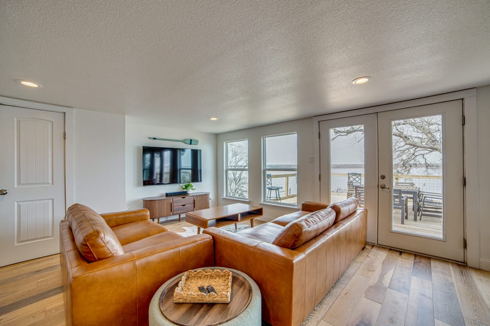 Lake Whitney A-Frame w/ Sunset Views: 4BR, 2BA House in Texas