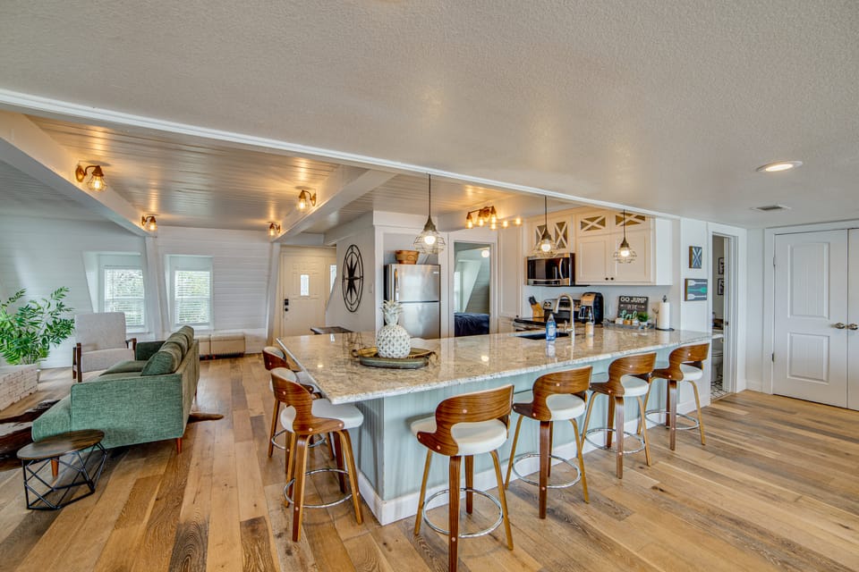 Lake Whitney A-Frame w/ Sunset Views: 4BR, 2BA House in Texas