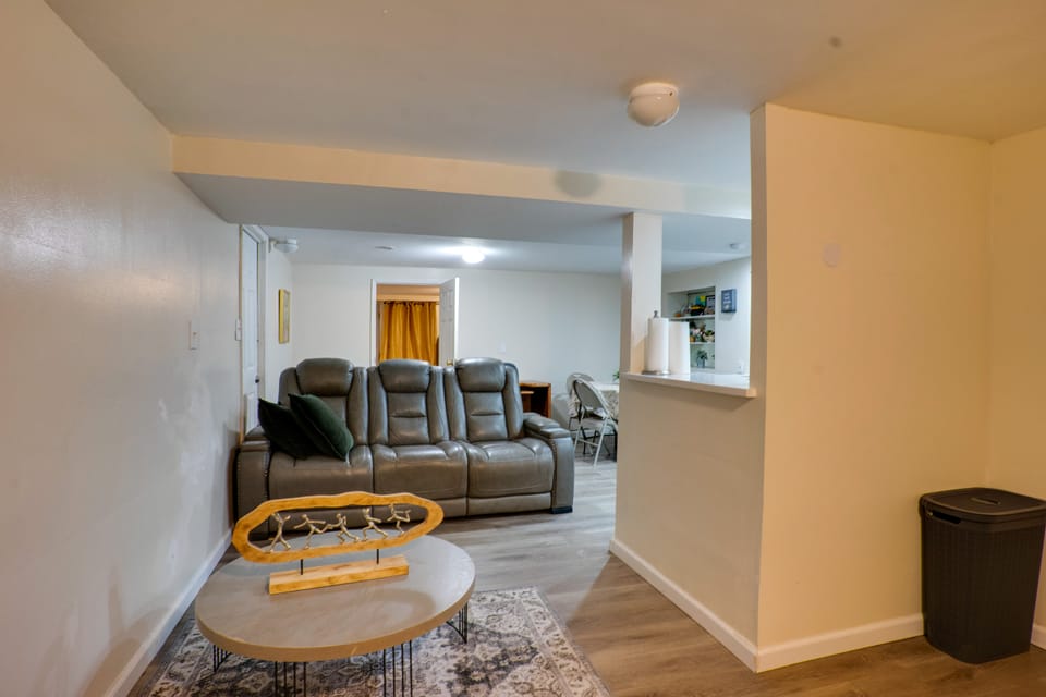 1 Mi to UBS Arena! Pet-Friendly Elmont Apartment Apartment in Elmont