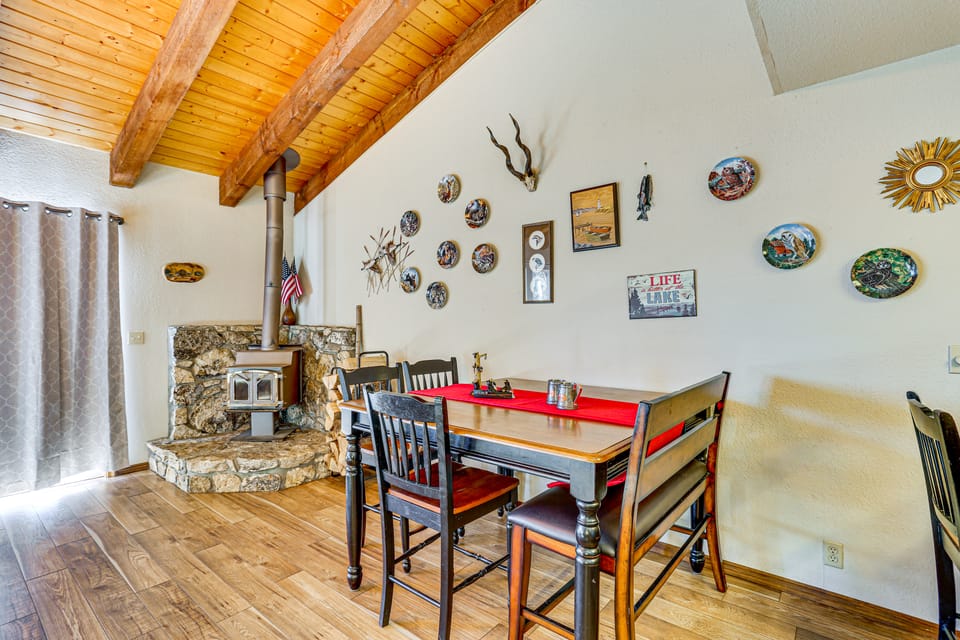 Private Boat Slip & Views: Lake Almanor Getaway! Apartment in Lake Almanor