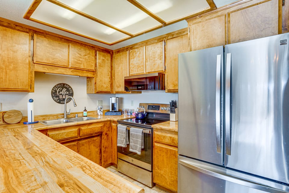 Private Boat Slip & Views: Lake Almanor Getaway! Apartment in Lake Almanor