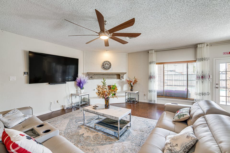 Walk to Lake Ray Hubbard: Spacious Home w/ Pool House in Rowlett