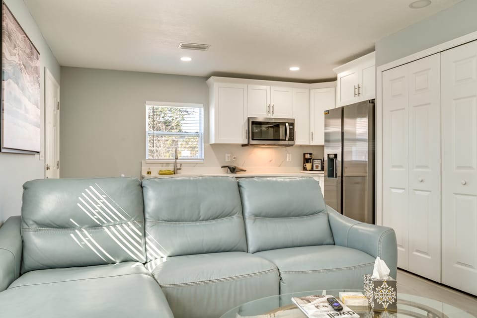 4 Mi to Downtown Tampa! Urban Couples Retreat Apartment in Tampa