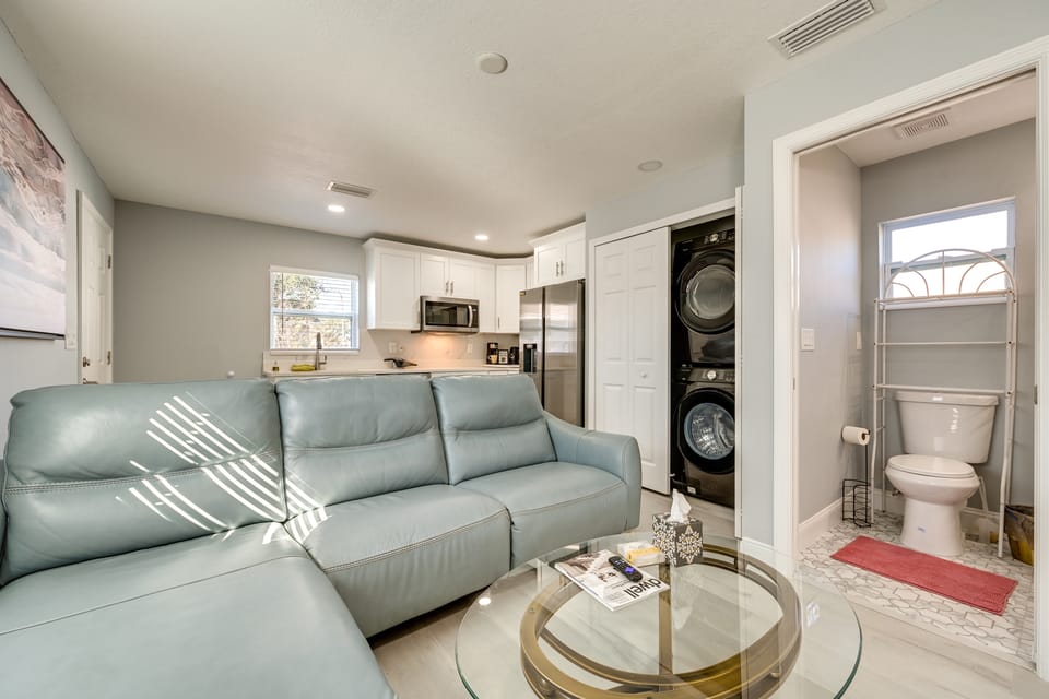4 Mi to Downtown Tampa! Urban Couples Retreat Apartment in Tampa