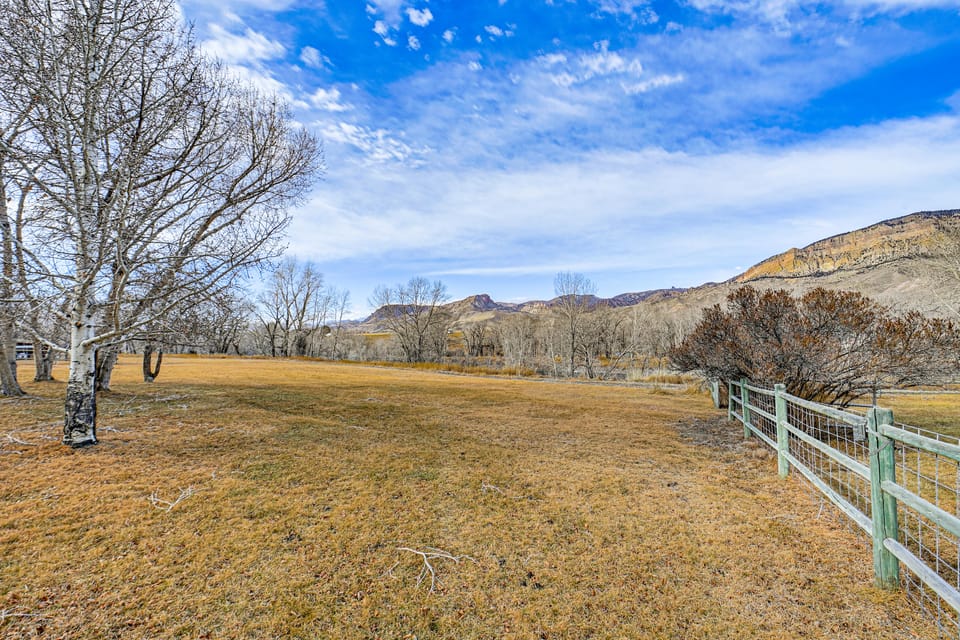 Outdoor Rec Hub! 8 Mi to Buffalo Bill Reservoir House in Wyoming