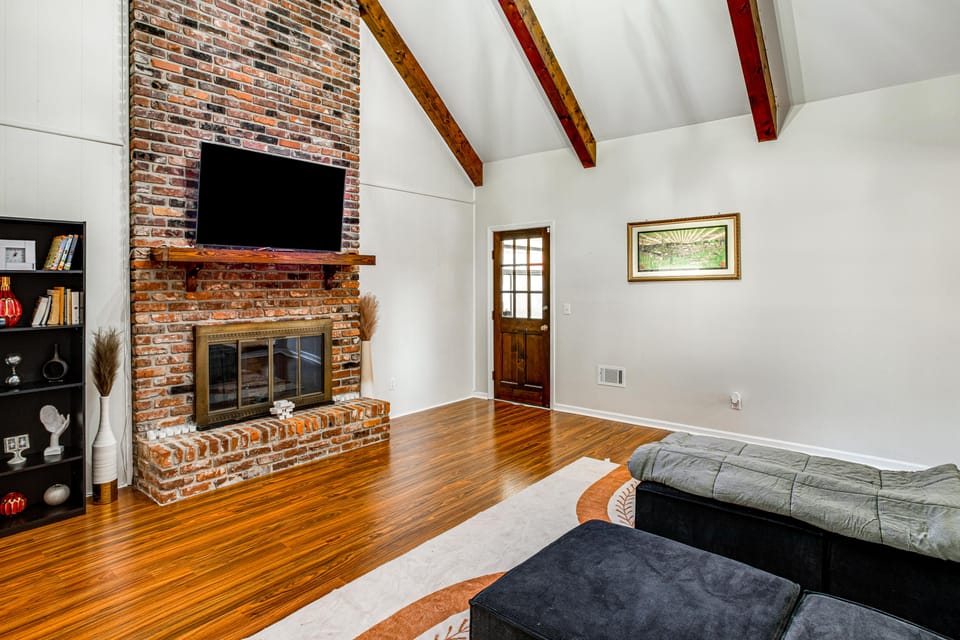 6 Mi to Lake Murray! Pet-Friendly Haven w/ Yard House in Columbia