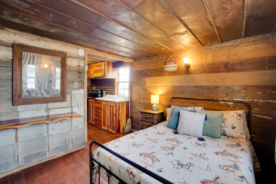 Couple’s Getaway w/ Ranch Views - Near Lavon Lake! House in Texas
