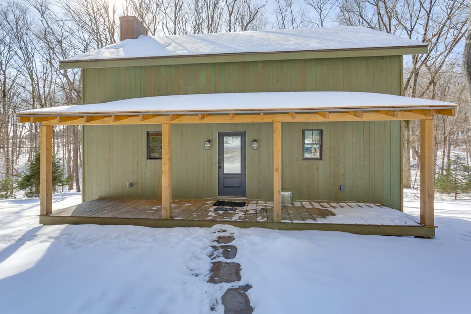 Brand-New Cabin: 5 Wooded Acres, 4 Mi to Ligonier! House in Pennsylvania