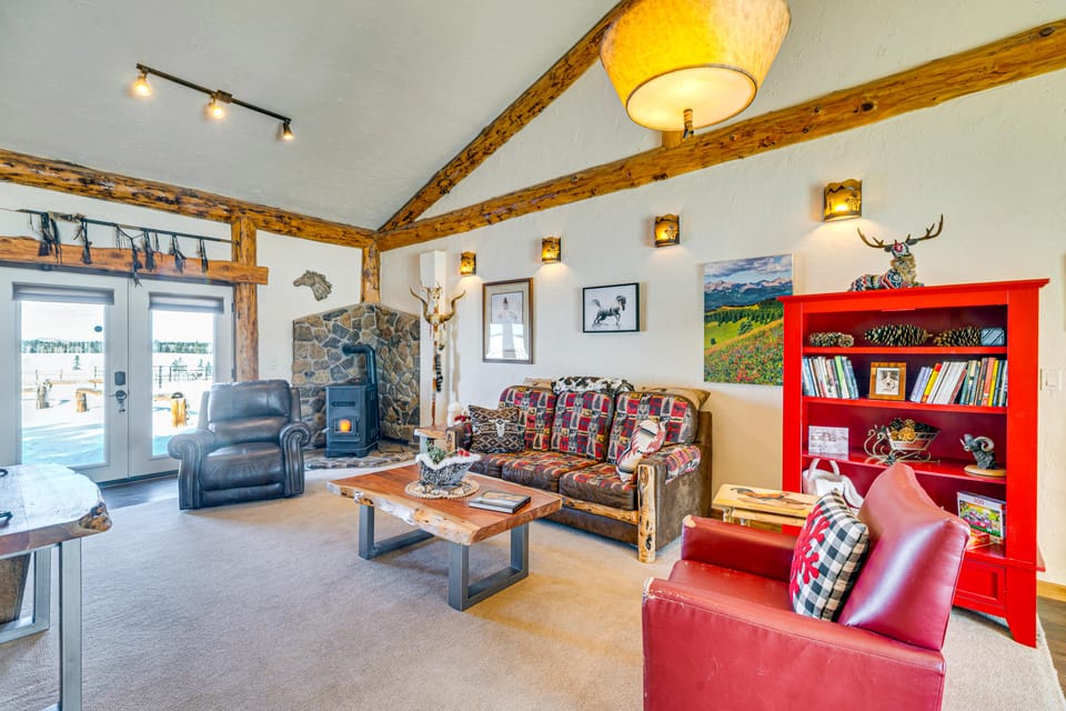 Horses & Trails On-Site: Pikes Peak Ranch Retreat Apartment in Colorado