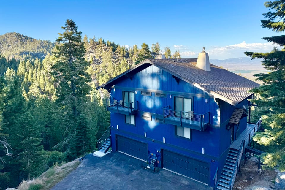 Modern Heavenly Ski Resort Mountain-Top Retreat Apartment in Kingsbury