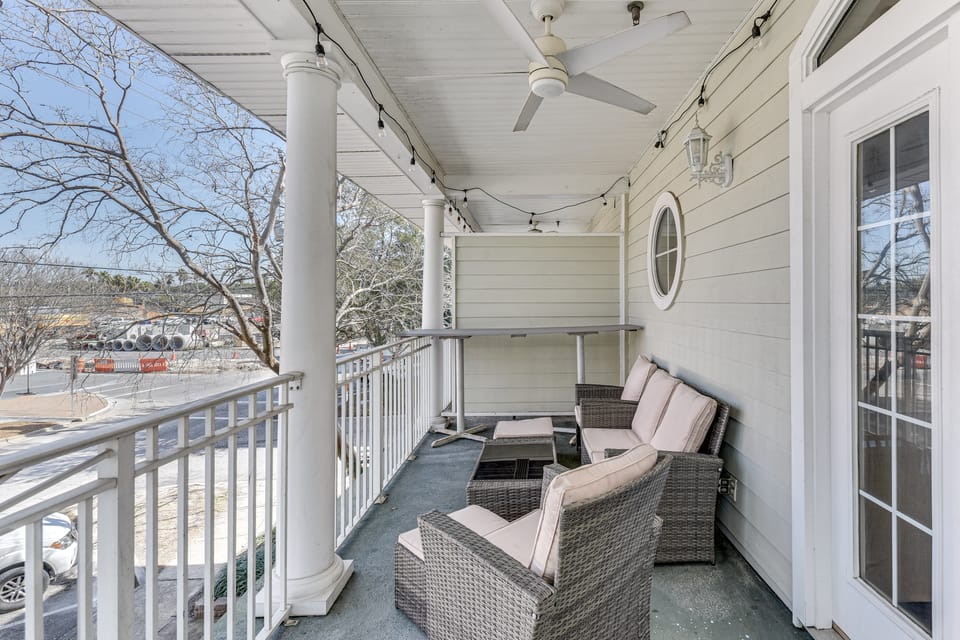 Walkable Dtwn Fort Walton Beach Condo w/ Balcony! Apartment in Fort Walton Beach