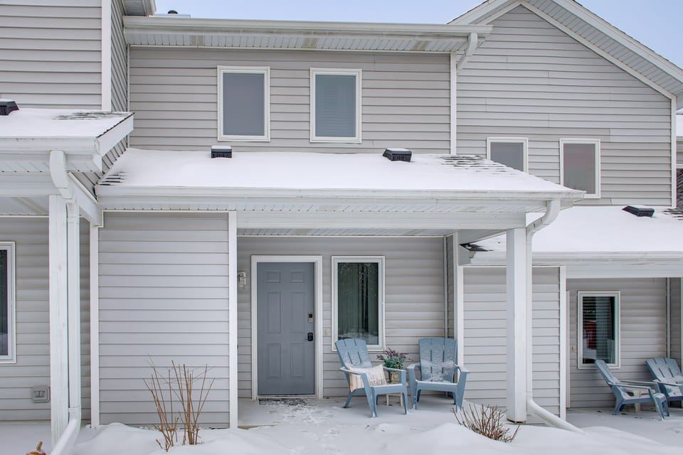 Charming DC Getaway Steps from D’town Fish Creek Apartment in Door County