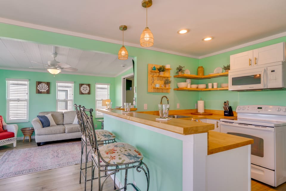 3 Mi to Gulf! Fort Myers Beach Gem w/ Pool Access House in Lee County