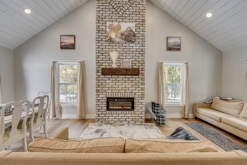 Willard Home On Working Farm w/ Water Views! House in Ohio