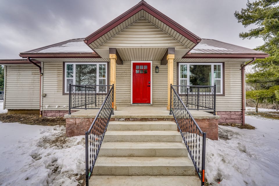 Willard Home On Working Farm w/ Water Views! House in Ohio