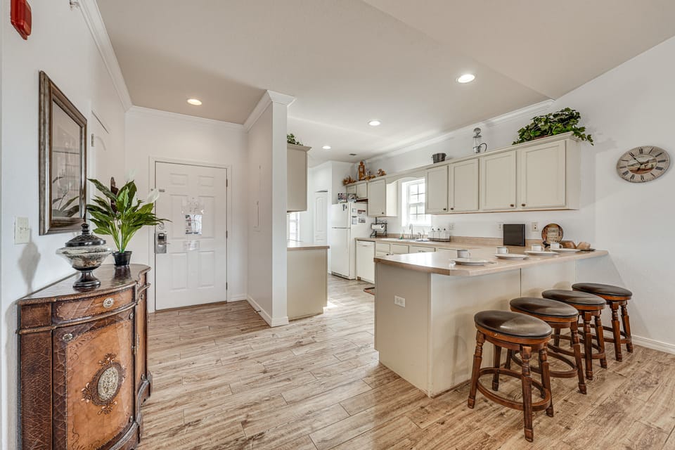 Fairway Views! Thousand Hills Golf Retreat Apartment in Branson