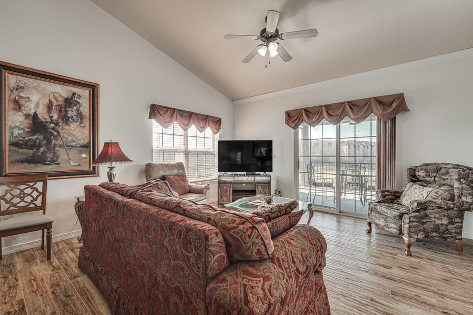 Fairway Views! Thousand Hills Golf Retreat Apartment in Branson