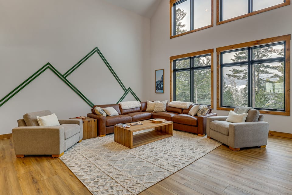 Luxe Mountain Home w/ Chef’s Kitchen & Okemo Views House in Ludlow