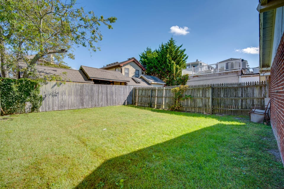 2 Blocks to Beach & Boardwalk: Ventnor City Escape Apartment in Ventnor City