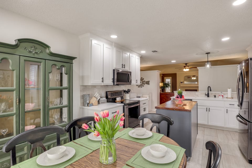 Game Weekend Getaway: Cozy Lubbock Family Home House in Lubbock