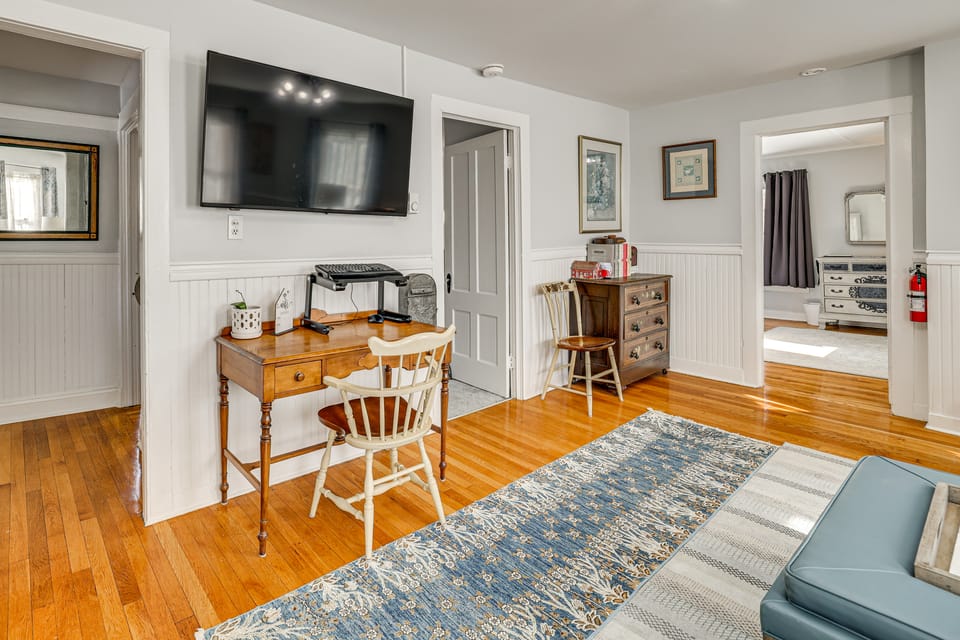 Easy Beach Access! New London Apt w/ Kitchenette Apartment in New London