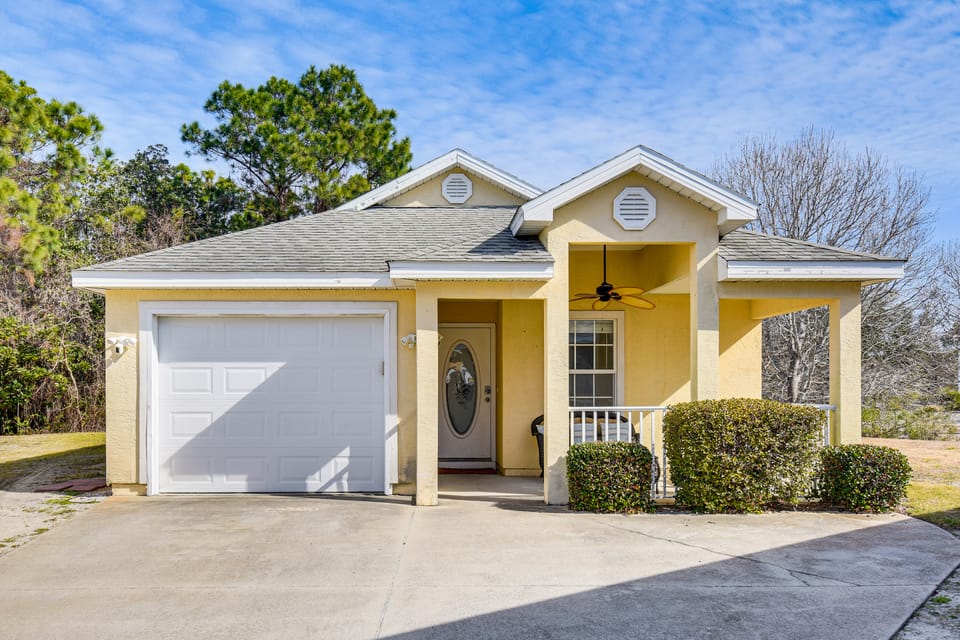 1 Mi from Beach, Private Yard + Community Pools House in Panama City Beach