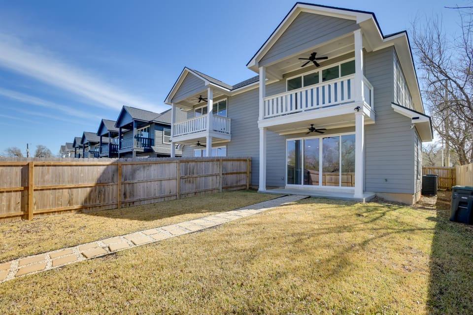 Walk to Restaurants: Modern Escape Near Kyle Field House in College Station