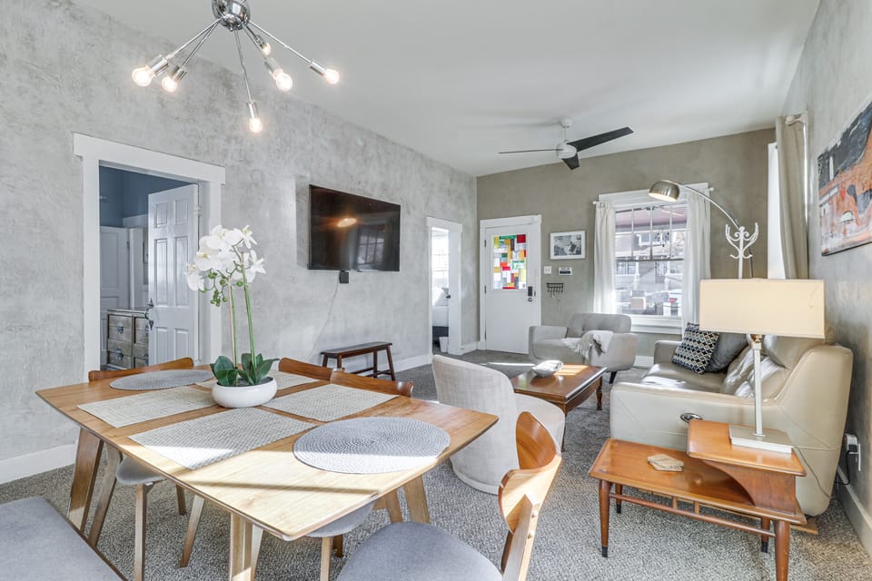 Deck & Home Office: Walkable Albuquerque Home House in Albuquerque