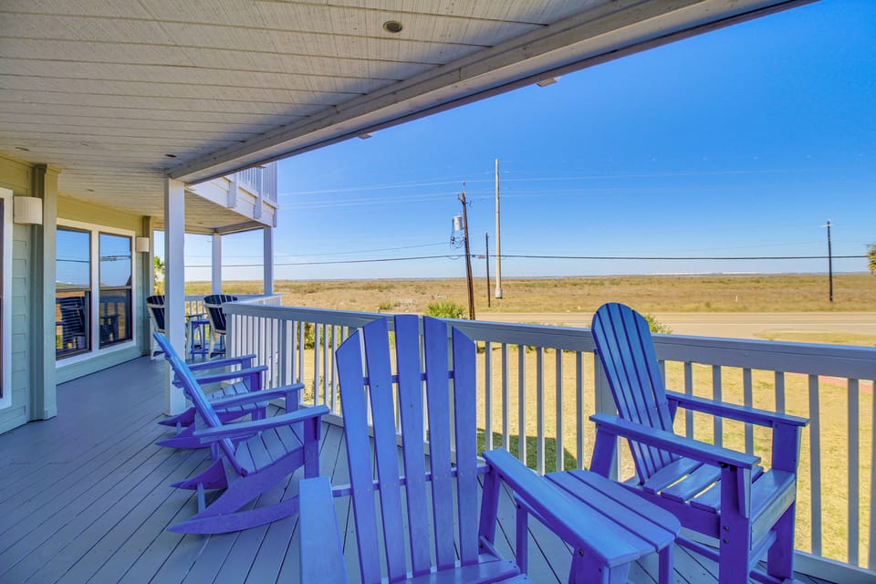 Beach Boardwalk Stay, 10-Min Walk, 2-Min Drive Apartment in Nueces County