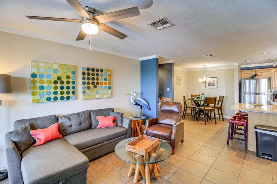 Walk to Beach! Pet-Friendly Mustang Island Retreat Apartment in Nueces County