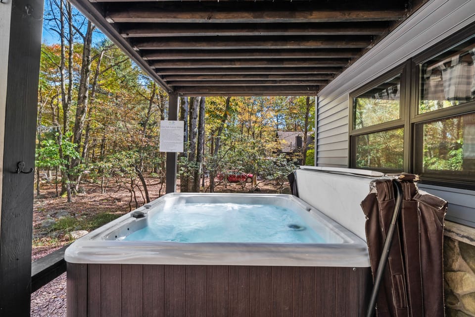 Poconos Ski Base w/ Hot Tub & Game Room! House in Hickory Run State Park