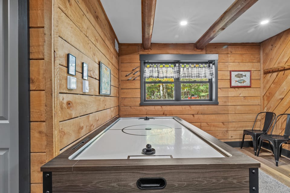 Poconos Ski Base w/ Hot Tub & Game Room! House in Hickory Run State Park