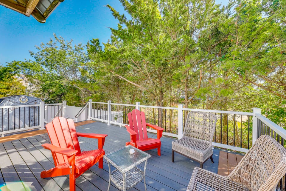 Walk to Broadkill Beach: Sleek Family Home w/ Deck House in Broadkill Beach