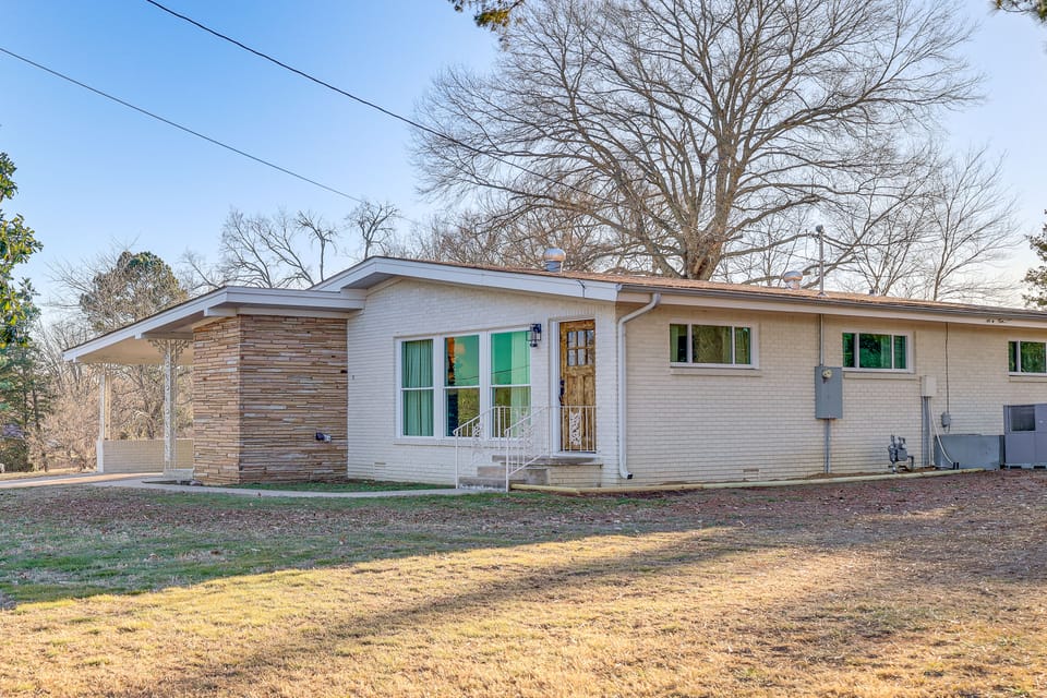 Walk to Town: Historic Quitman Gem w/ Private Yard House in Arkansas